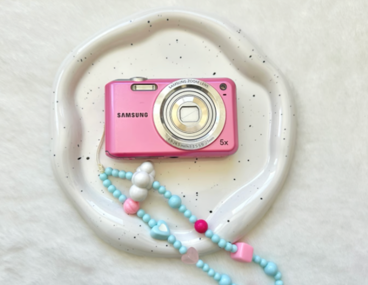 Samsung pink ES65 digital camera