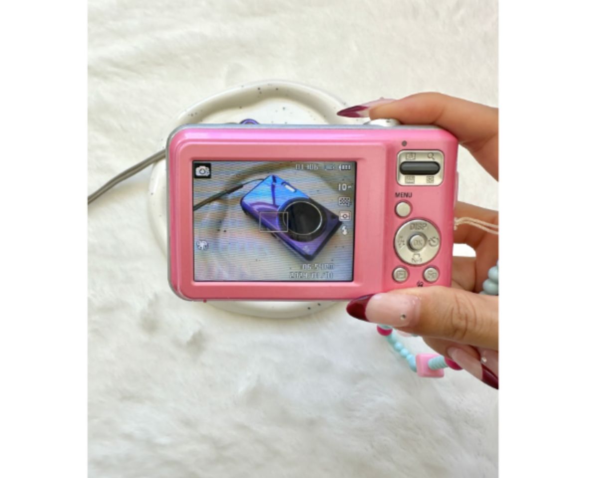 Samsung pink ES65 digital camera