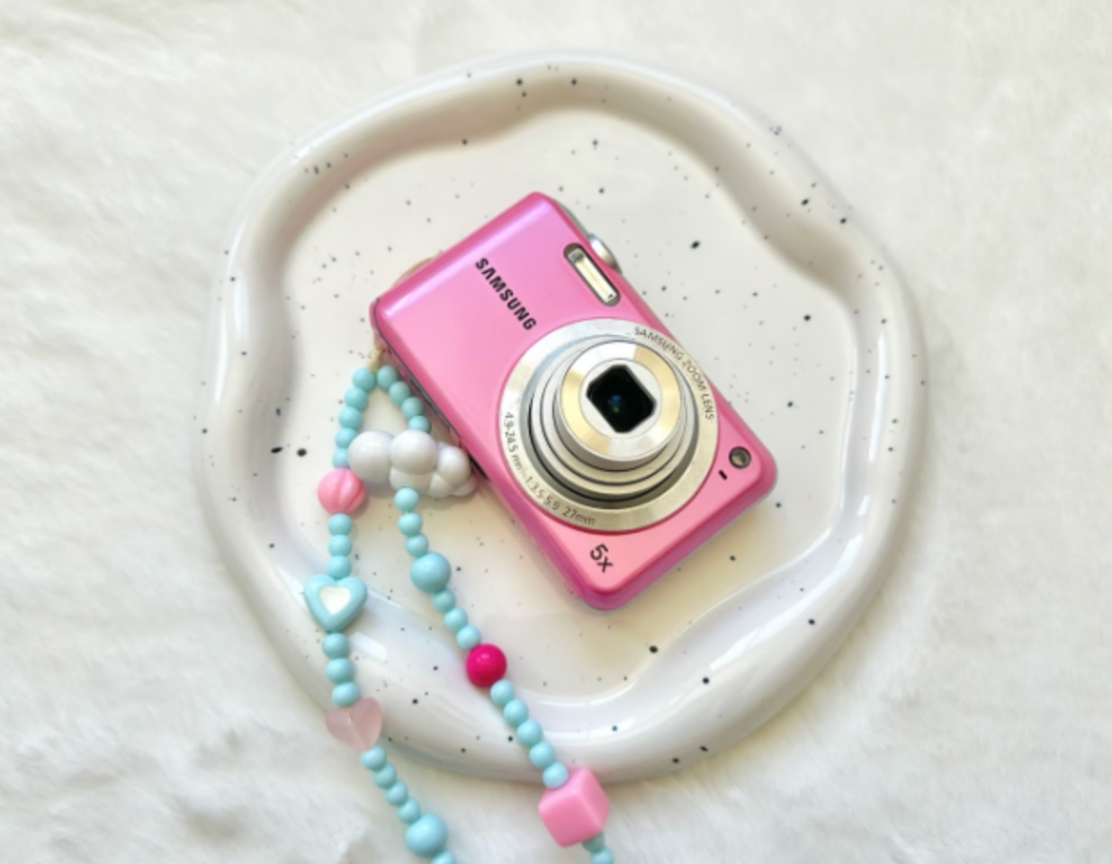 Samsung pink ES65 digital camera