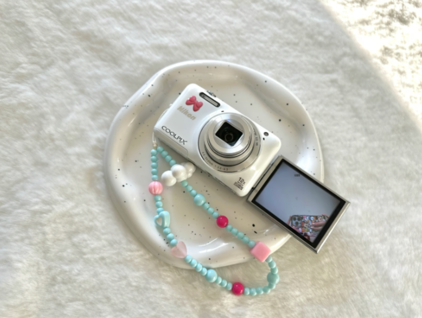 Nikon white coolpix s6600 flip screen digital cameras